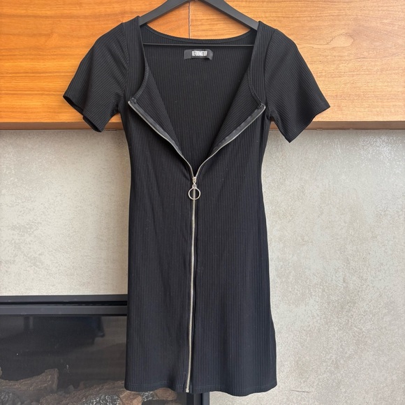 Reformation Black short sleeve Mini Dress with silver zip front - Picture 6 of 9